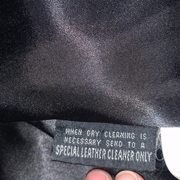 Vintage Wilson’s Leather Jacket. Size Large. Button down. Front pockets. Lined - Picture 9 of 11